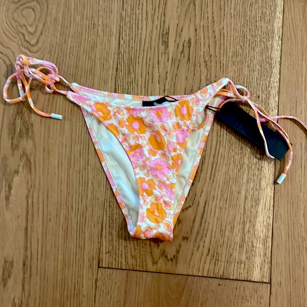 new with tags neon pop triangl bikini! great for summer and adjust to body well!